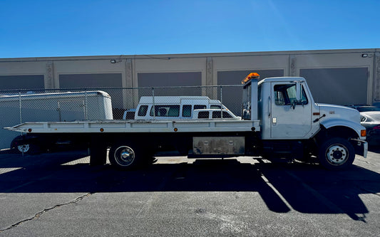 2001 International 4700 Flatbed Tow Truck